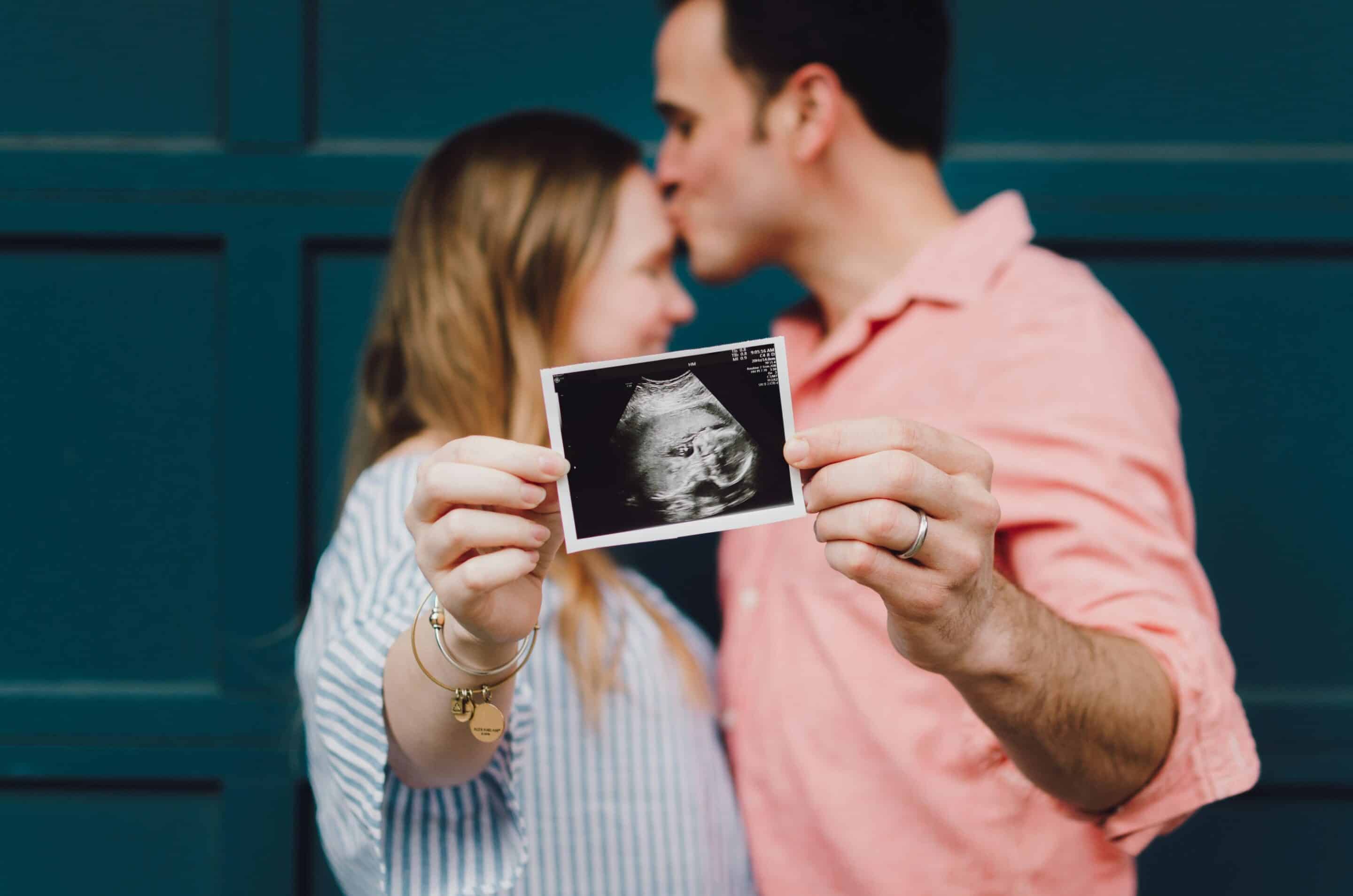 couple with ultrasound scan during pregnancy - antenatal classes Brighton